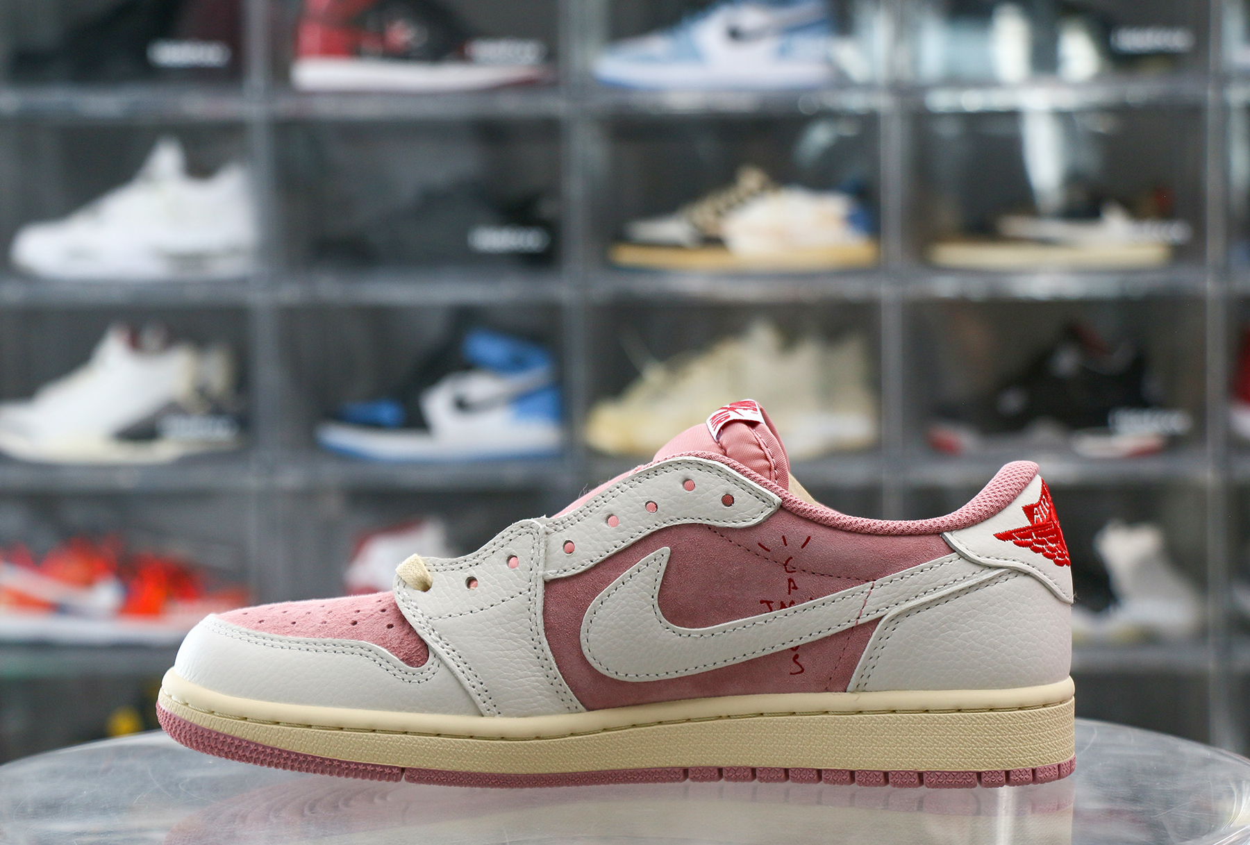 Travis Scott x Air Jordan 1 Low OG Shy Pink 2025