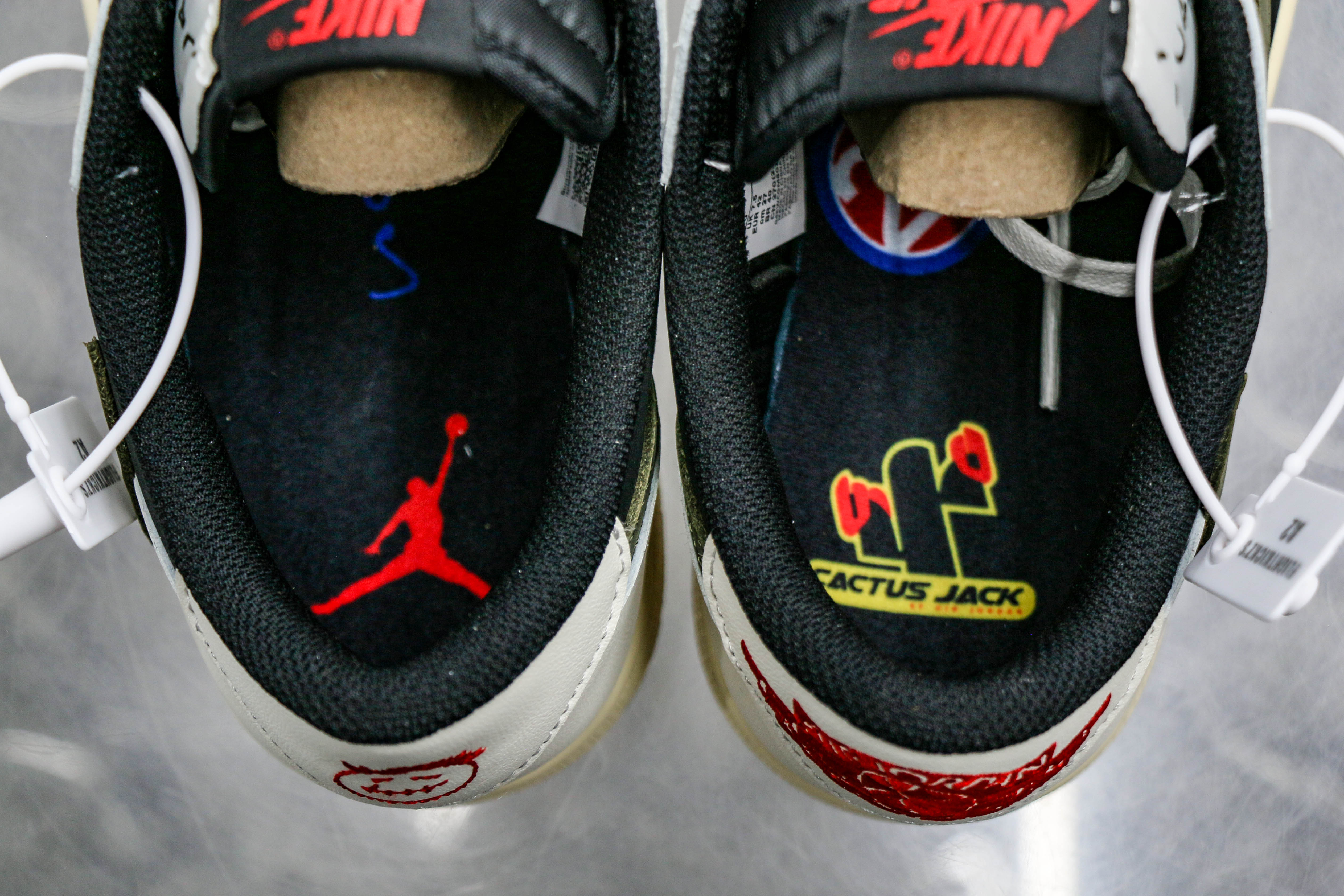 Travis Scott x Air Jordan 1 Low OG SP Olive(A2 Batch)