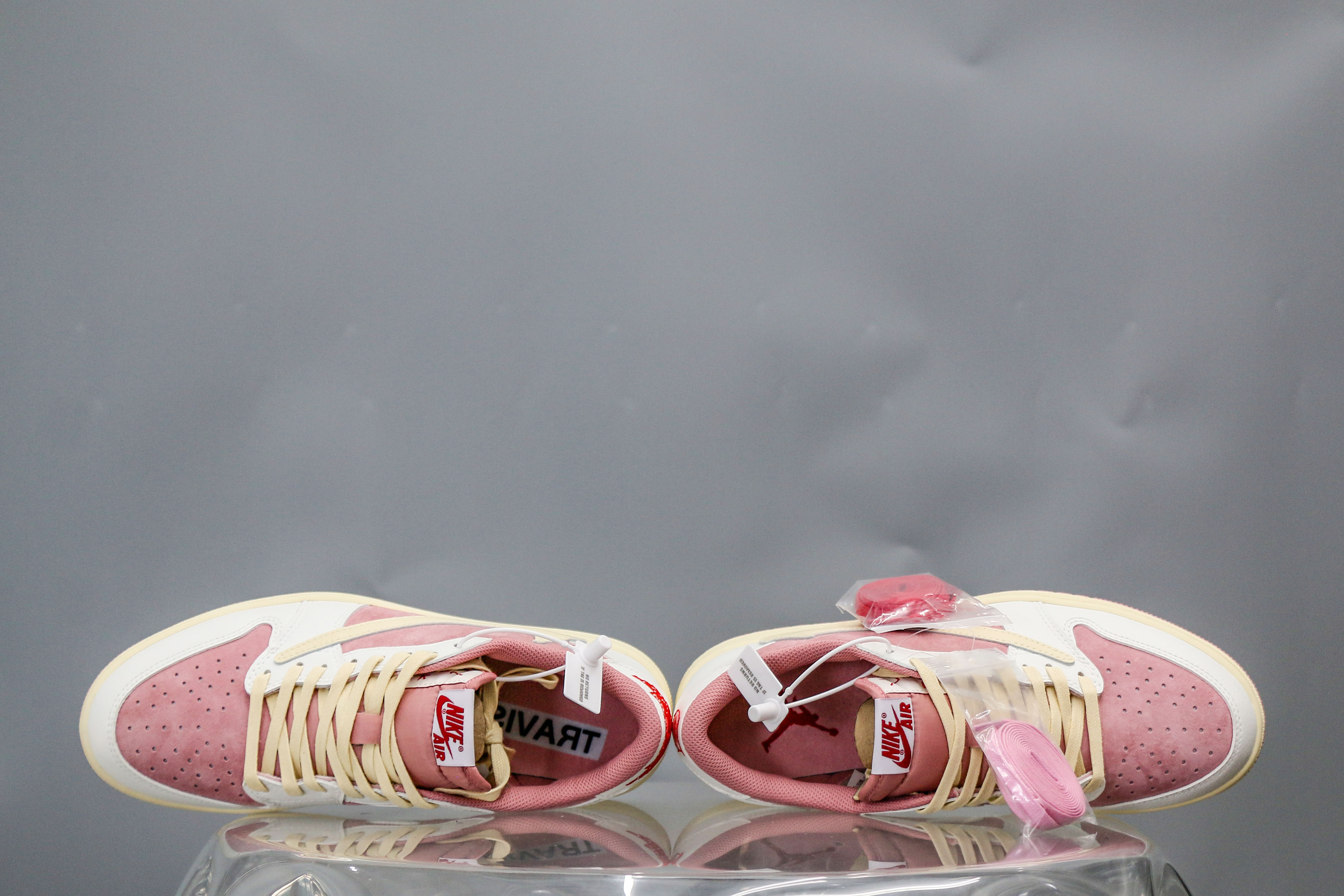 Travis Scott x Air Jordan 1 Low OG Shy Pink 2025（A2 Batch)