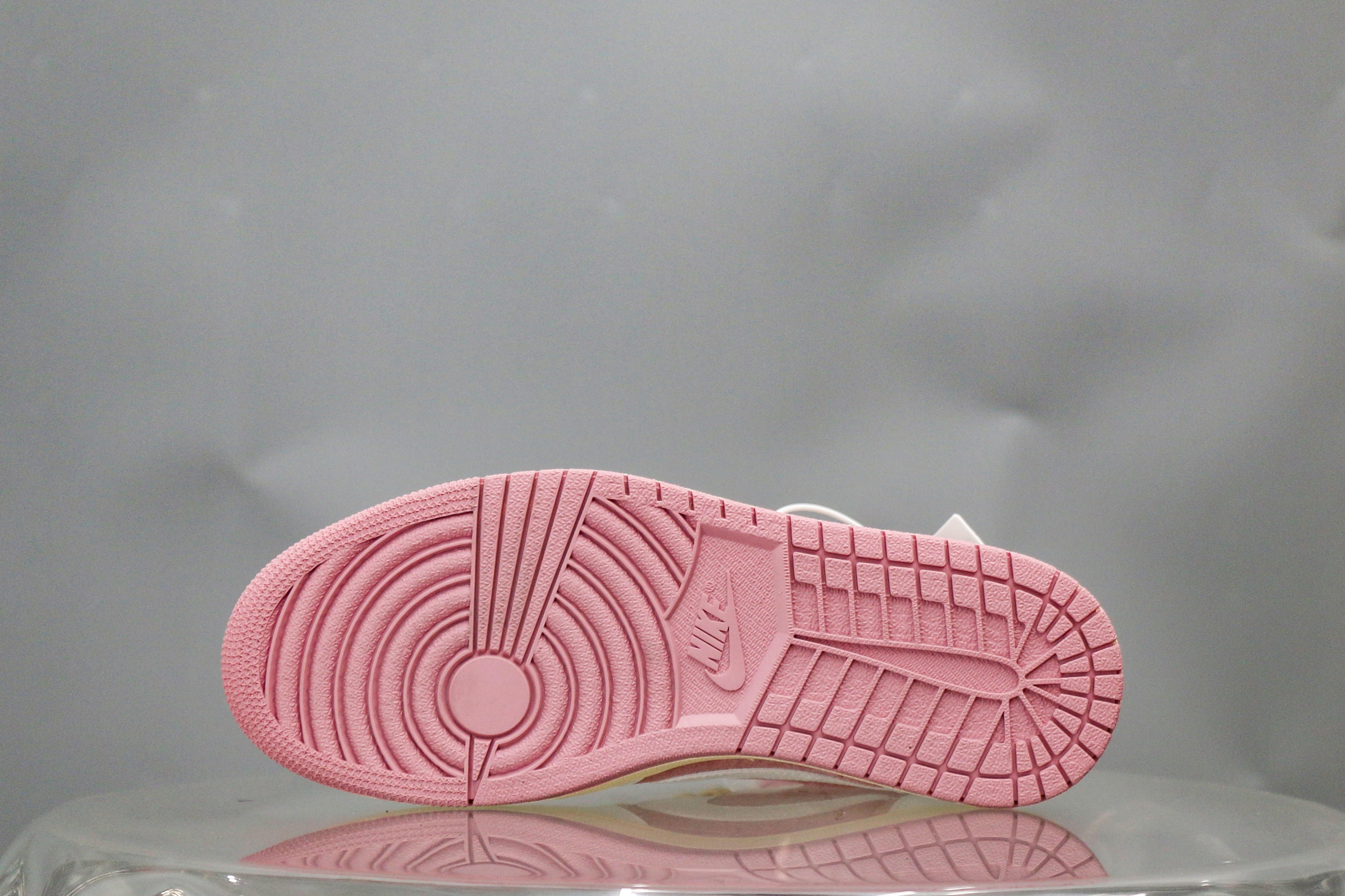 Travis Scott x Air Jordan 1 Low OG Shy Pink 2025（A2 Batch)