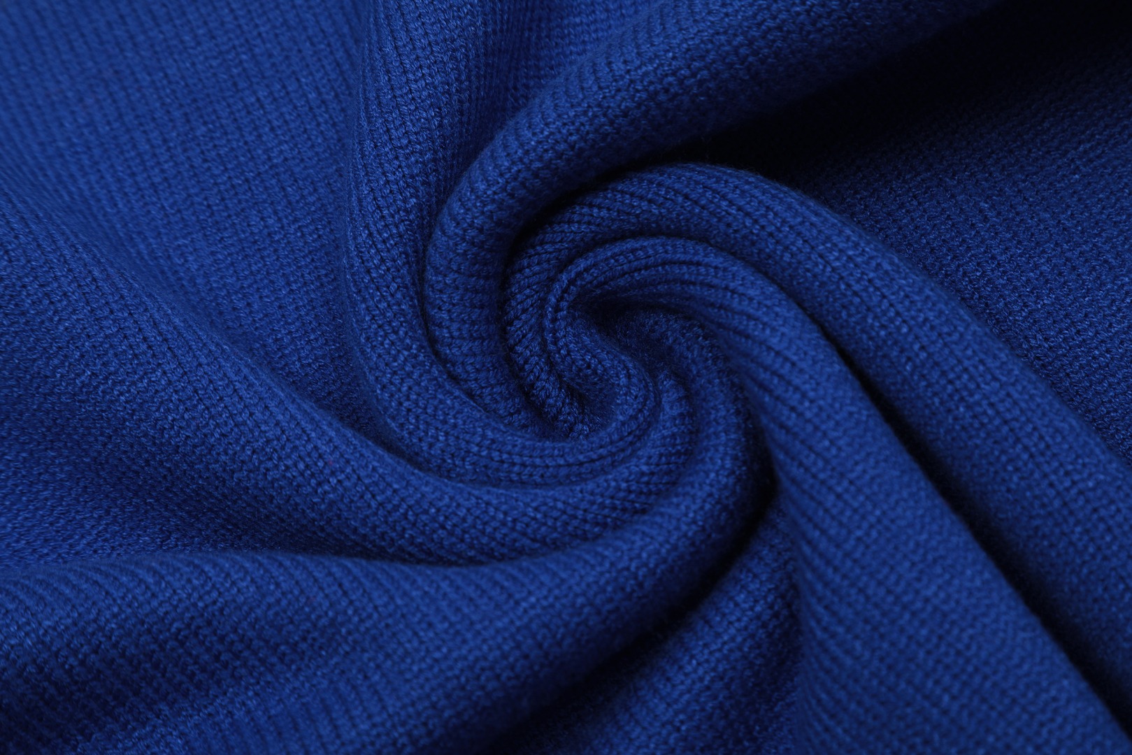 Am1 2024SS classic blue jacquard big heart turtleneck sweater