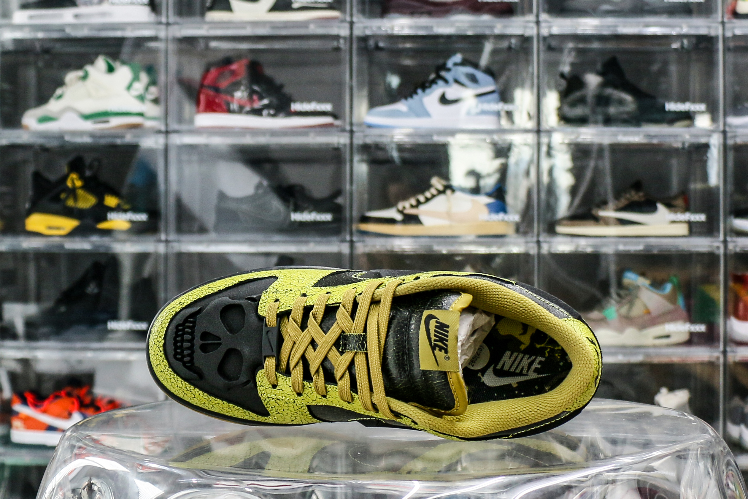 Nike Dunk Low QS Halloween Skull