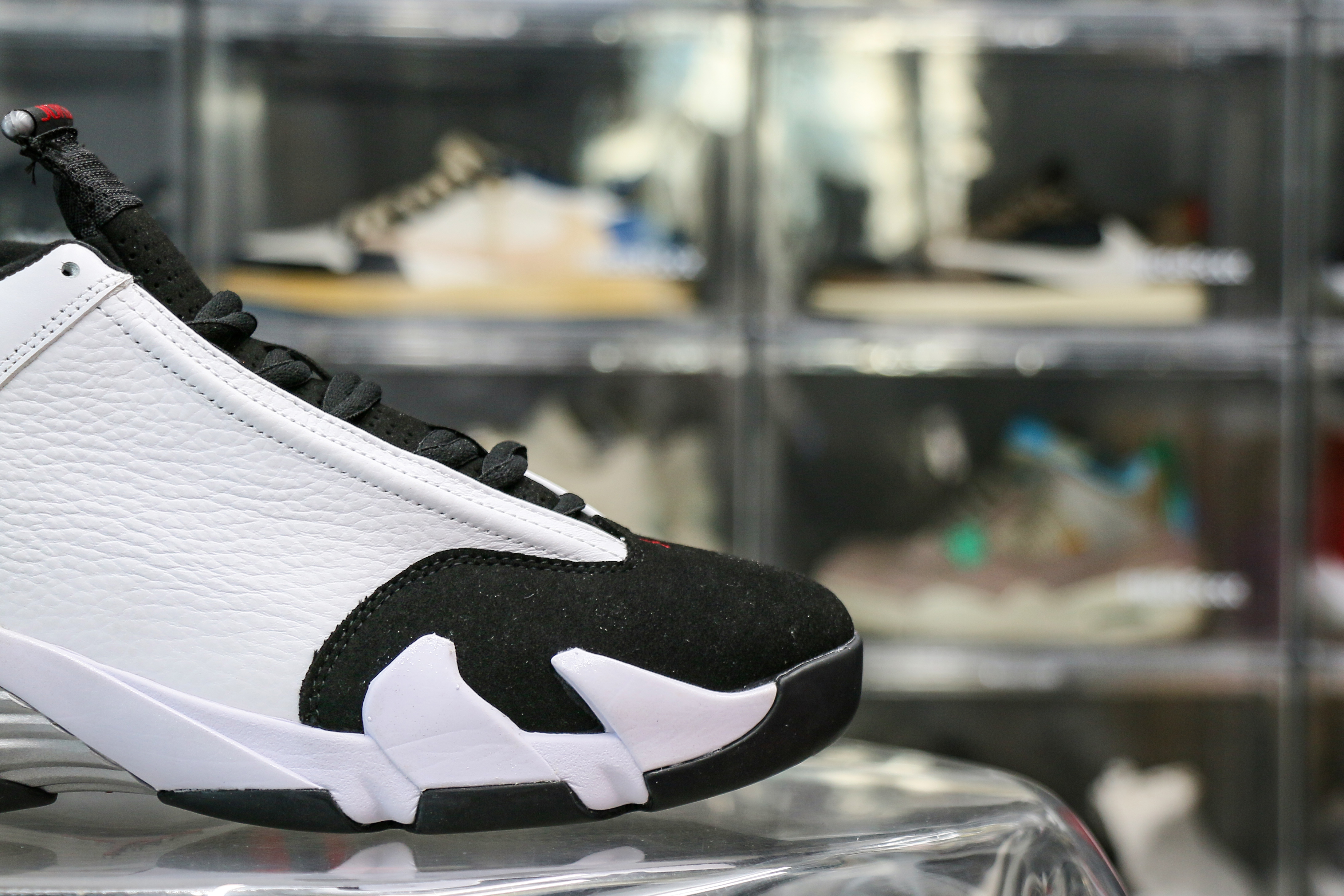 Air Jordan 14 Retro Black Toe (2024)