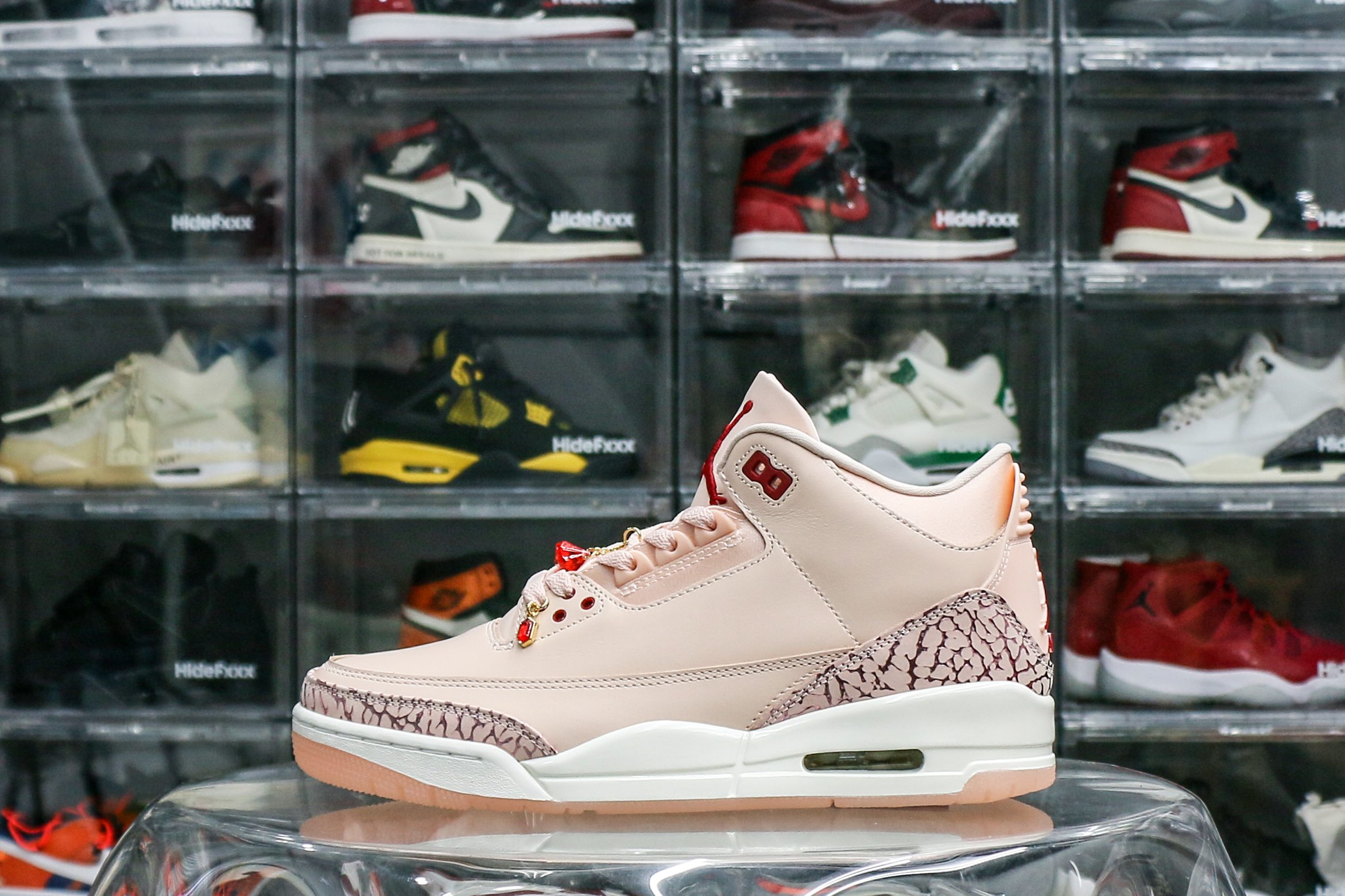 Air Jordan 3 Retro Valentine’s Day WMNS (2025)