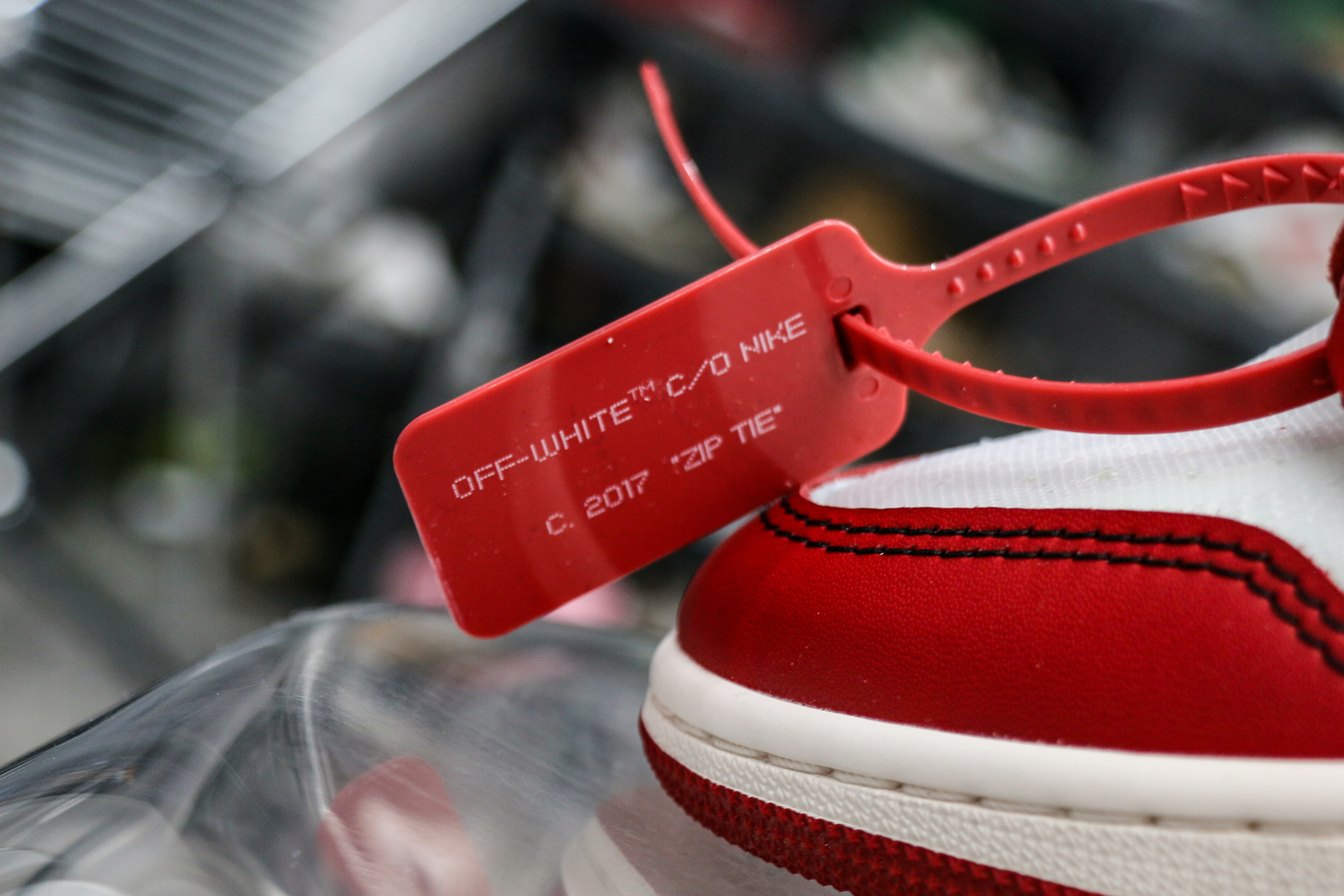 Jordan 1 Retro High Off-White Chicago