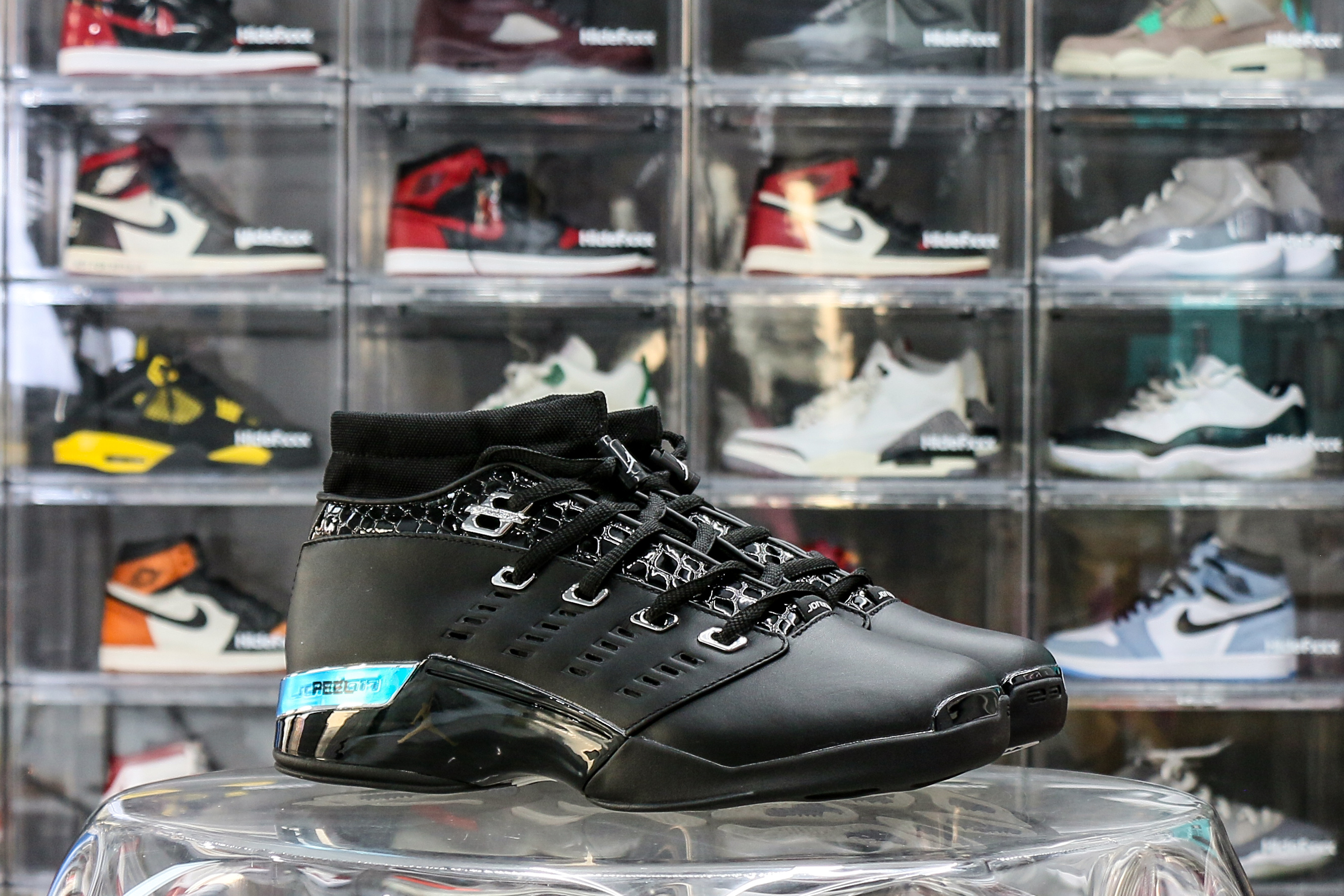 Jordan 17 OG Low Black Chrome (Regular box)