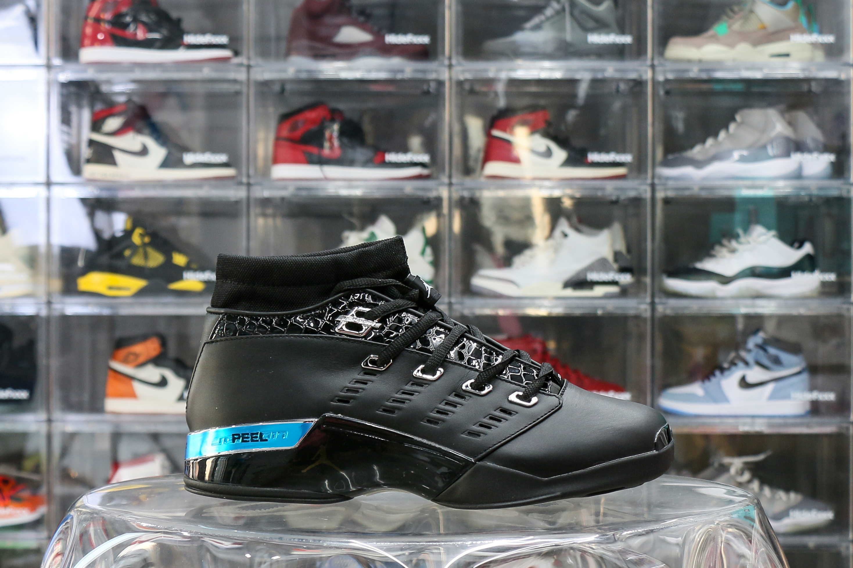 Jordan 17 OG Low Black Chrome (Regular box)
