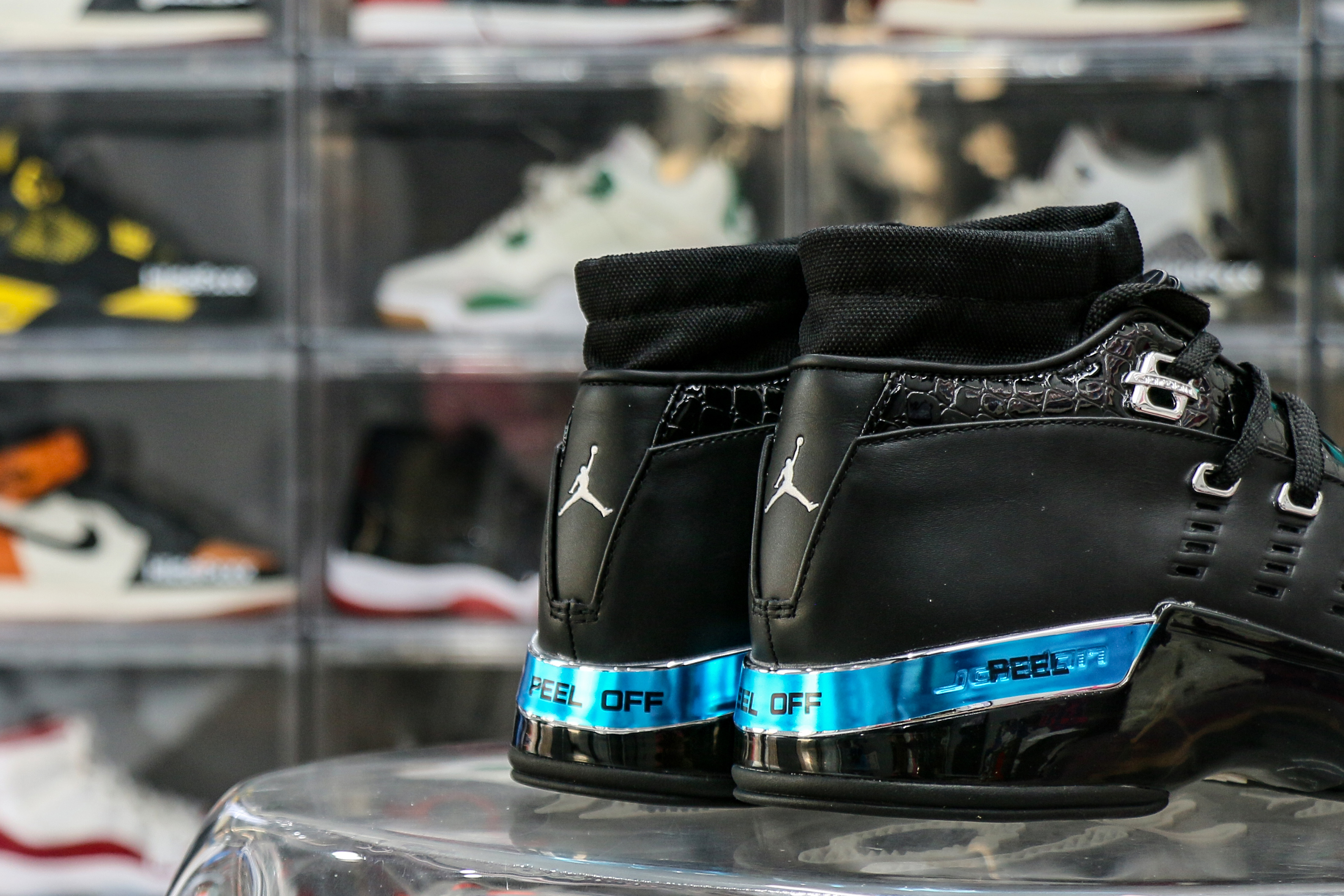 Jordan 17 OG Low Black Chrome (Regular box)