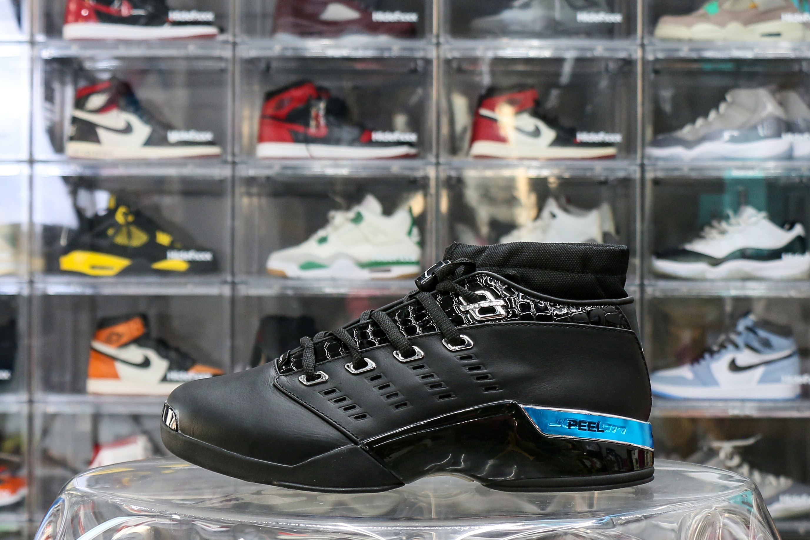 Jordan 17 OG Low Black Chrome (Regular box)