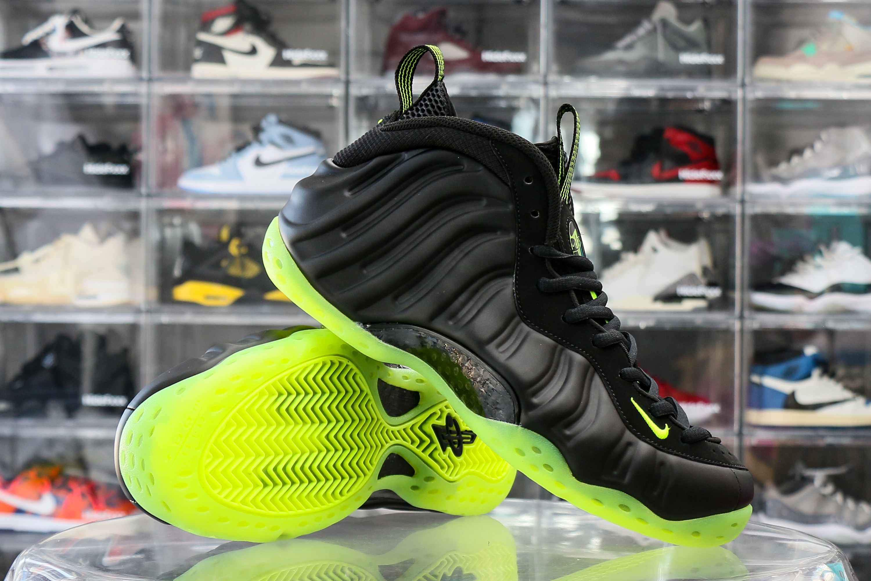 Nike Air Foamposite One Black Volt 2025