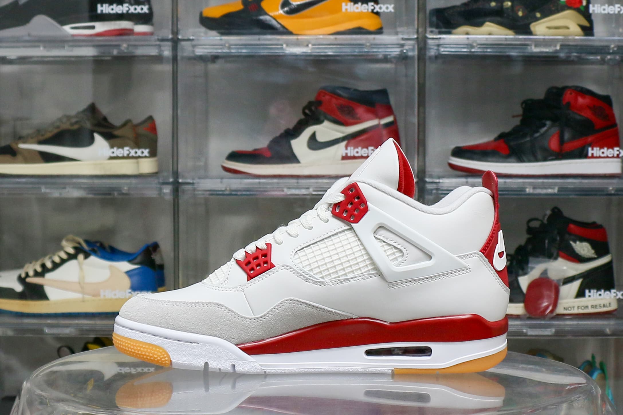 Nike SB x Air Jordan 4 Varsity Red is a Family & Friends (LN5 A1 Batch)