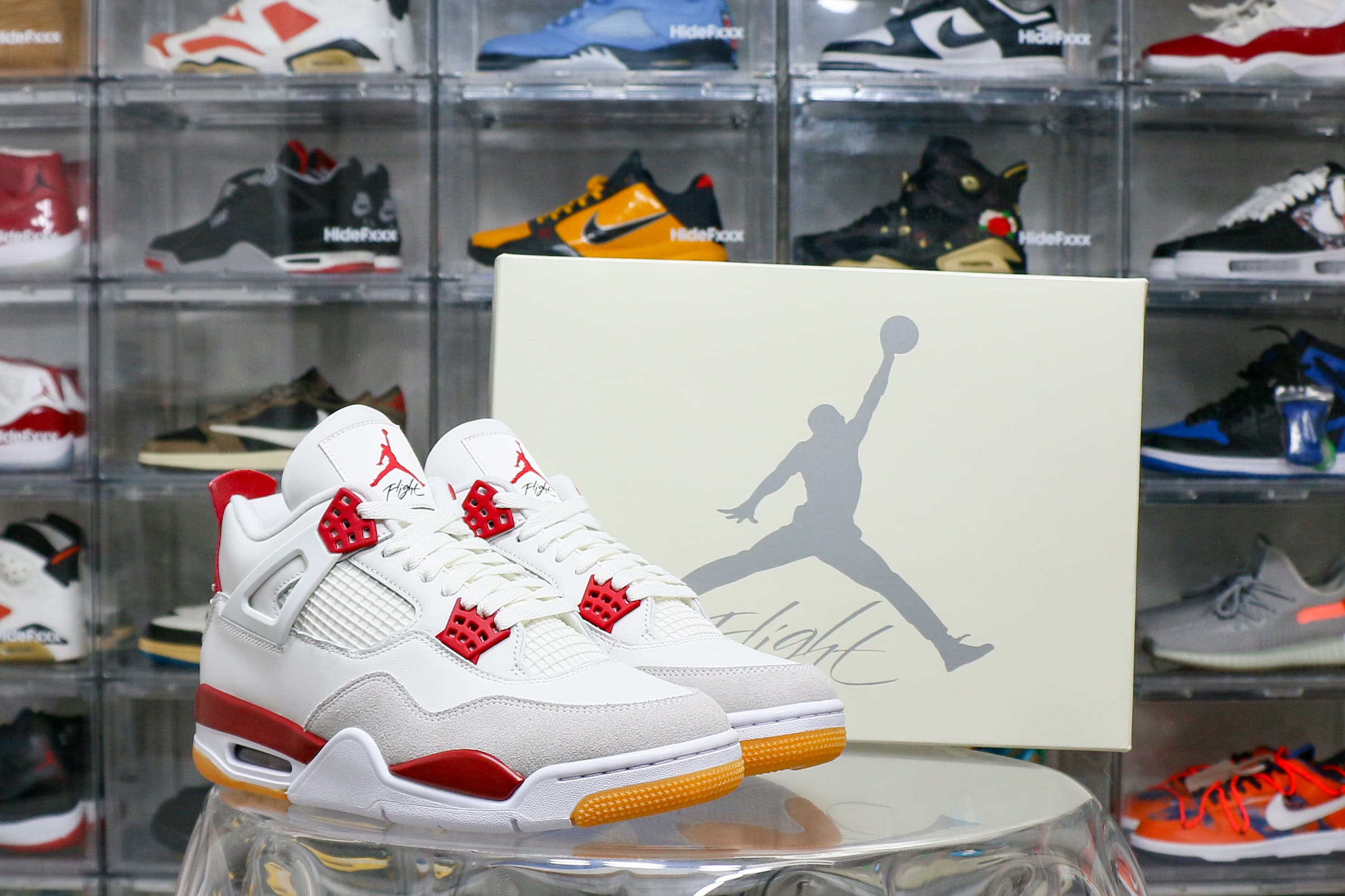 Nike SB x Air Jordan 4 Varsity Red is a Family & Friends (LN5 A1 Batch)