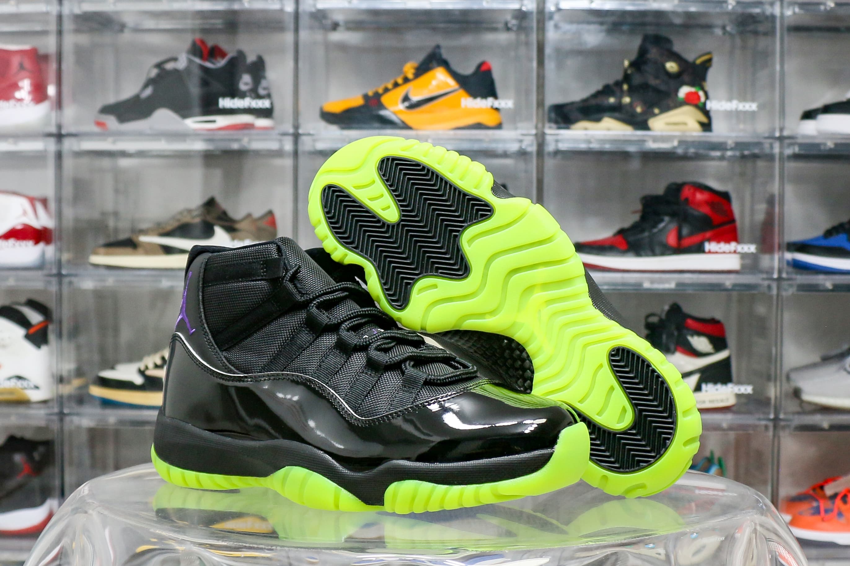 Air Jordan 11 Retro “Black Barely Volt” 2025