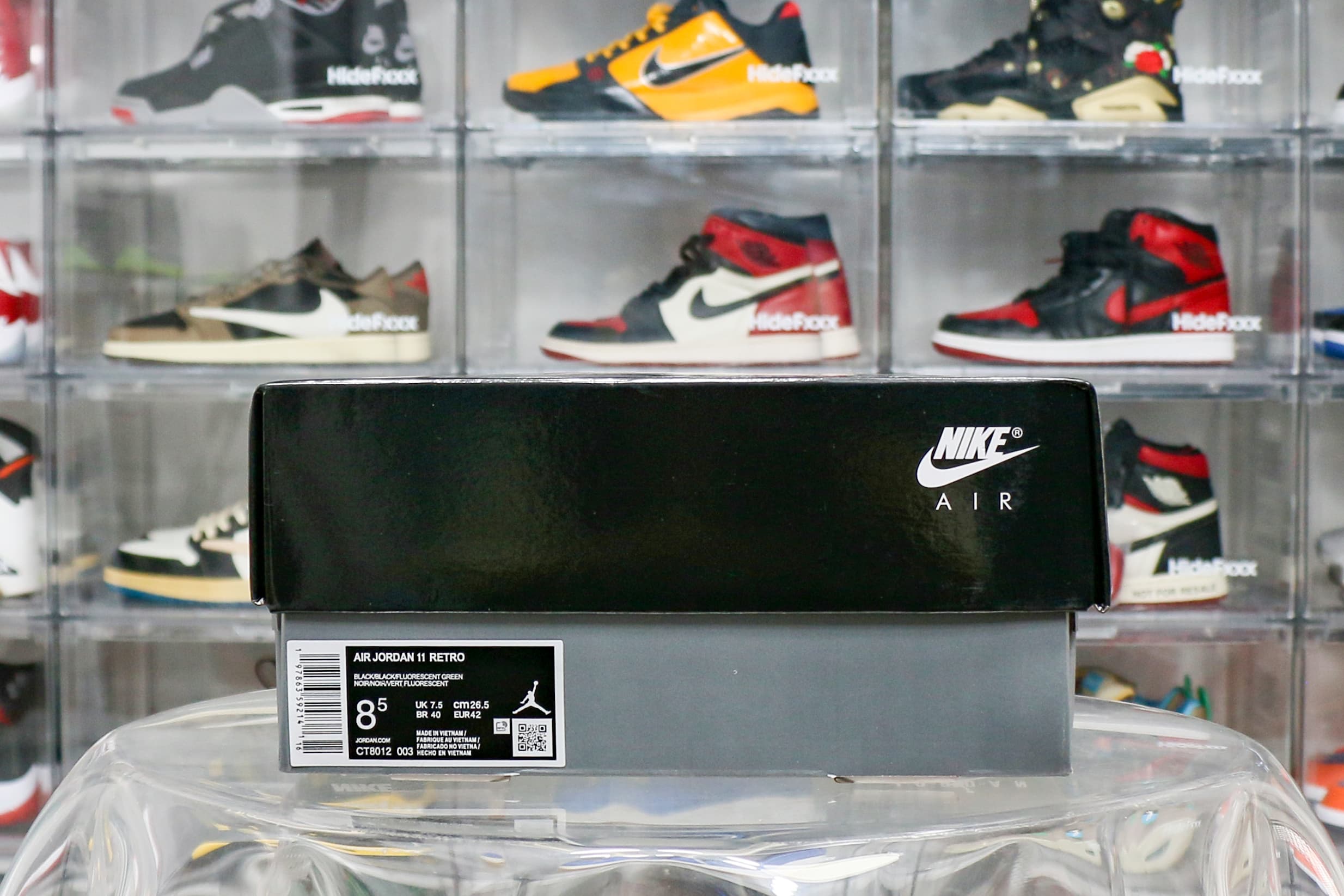 Air Jordan 11 Retro “Black Barely Volt” 2025