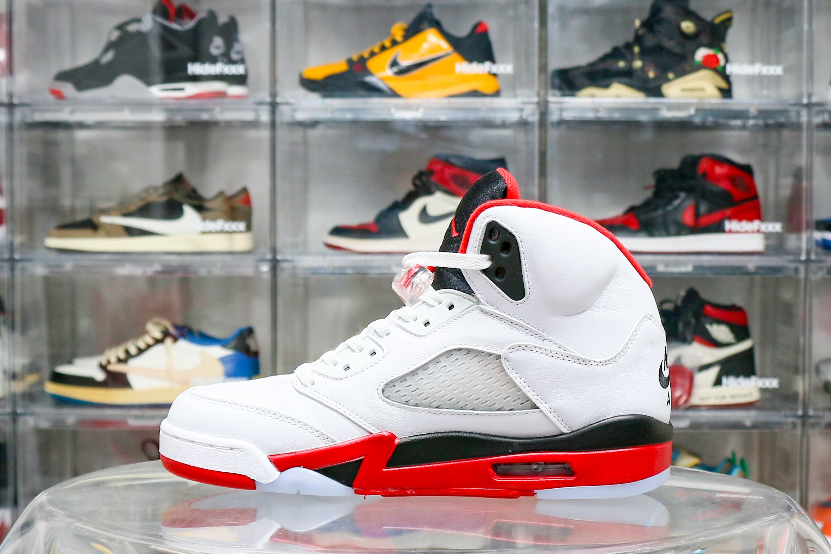 Air Jordan 5 Fire Red Black Tongue 2025 (Ln5 A1)