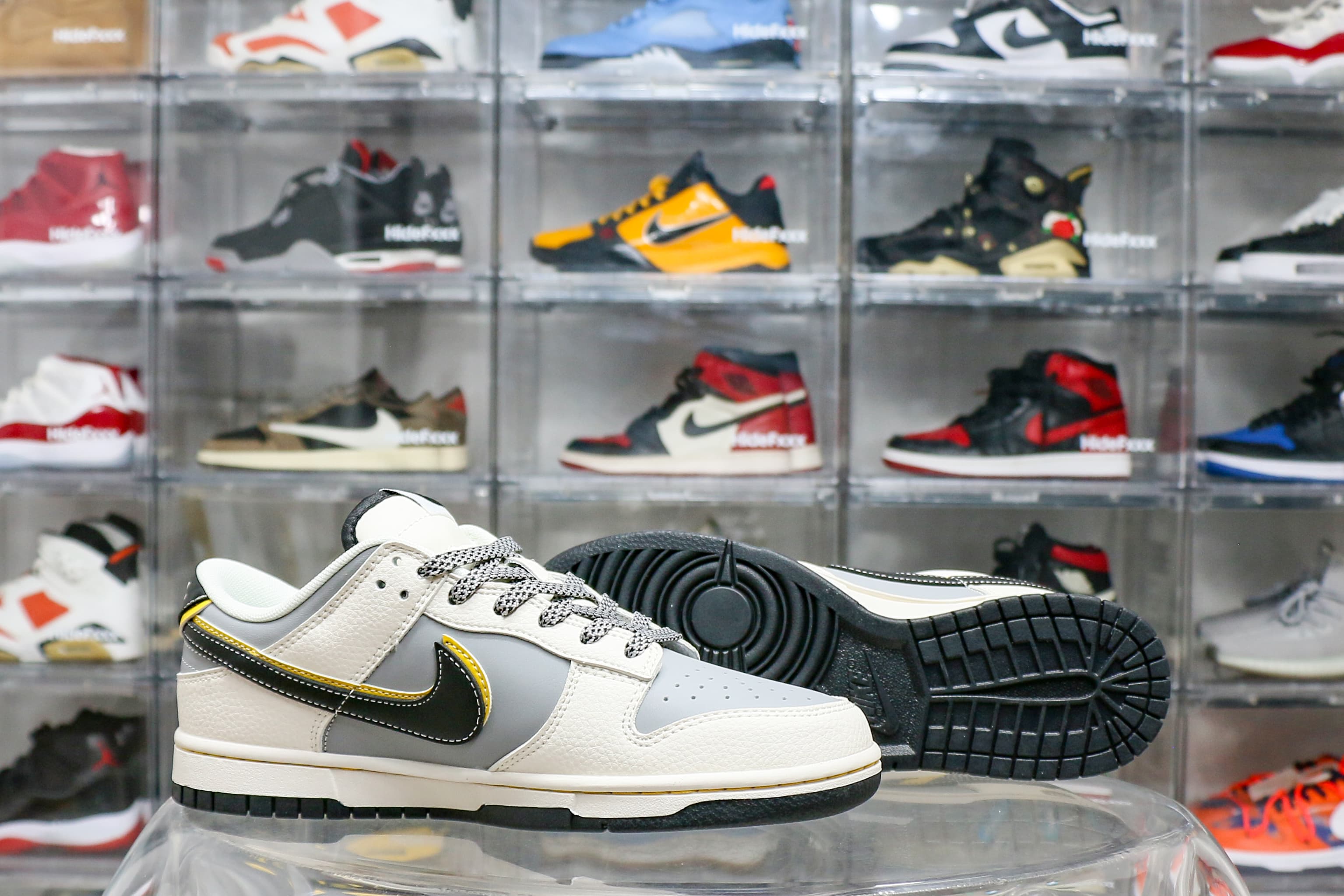 Nike SB Dunk Low x Xiaomi Su7