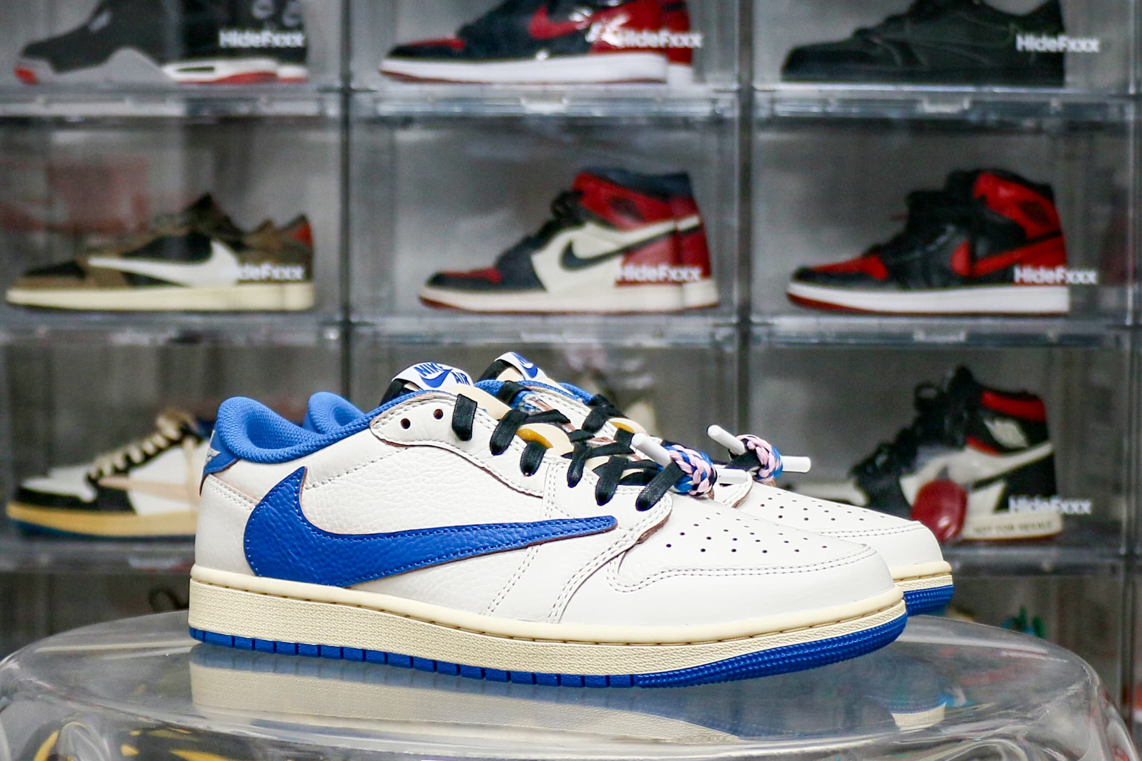 Travis Scott x Fragment x Air Jordan 1 Low OG (Ln5 A1)