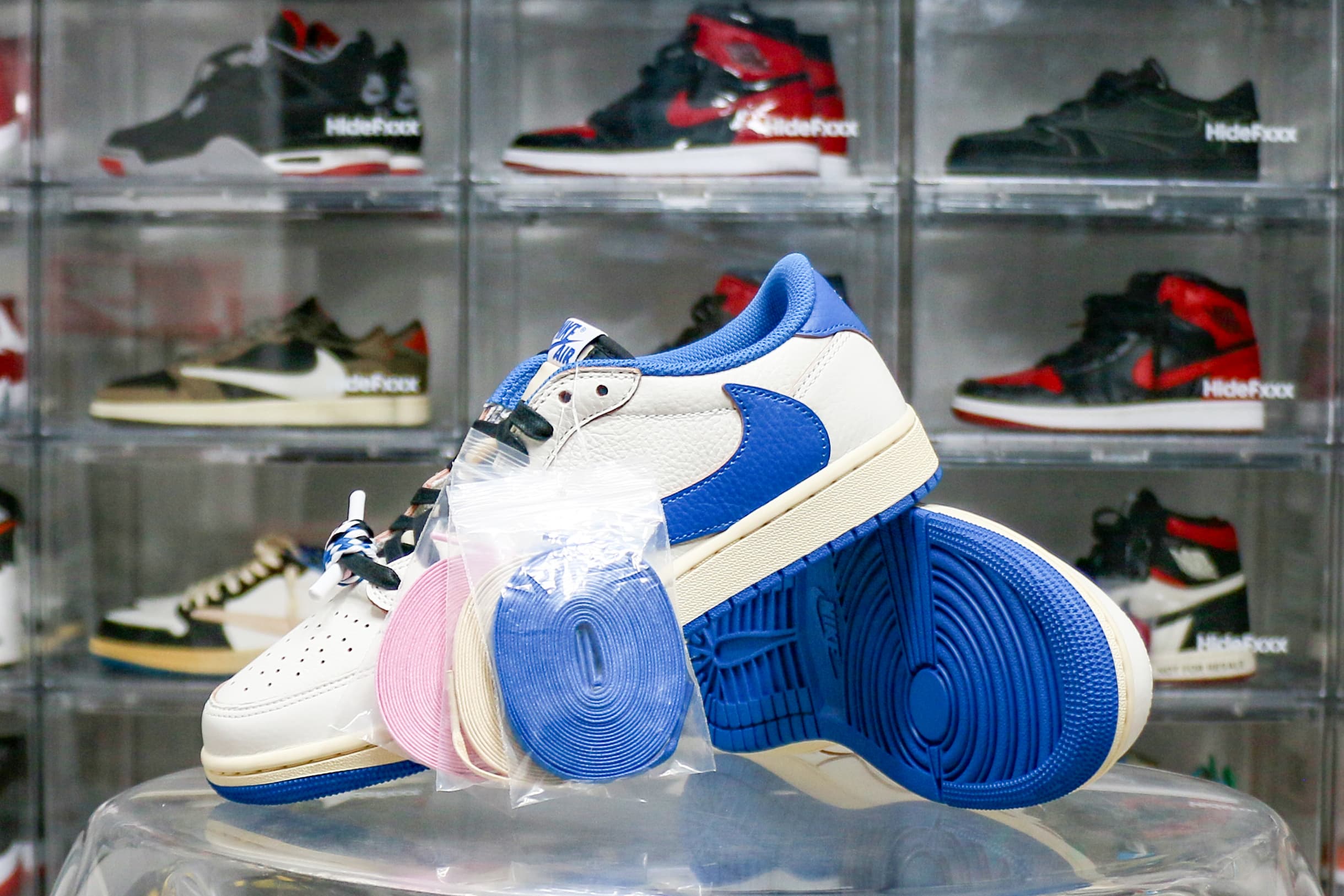 Travis Scott x Fragment x Air Jordan 1 Low OG (Ln5 A1)