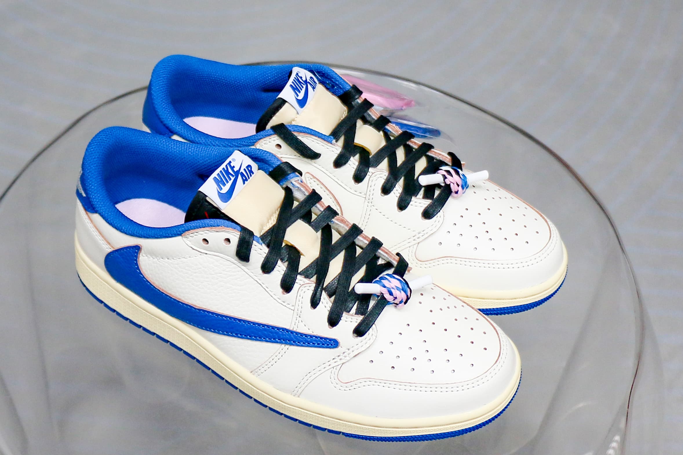 Travis Scott x Fragment x Air Jordan 1 Low OG (Ln5 A1)