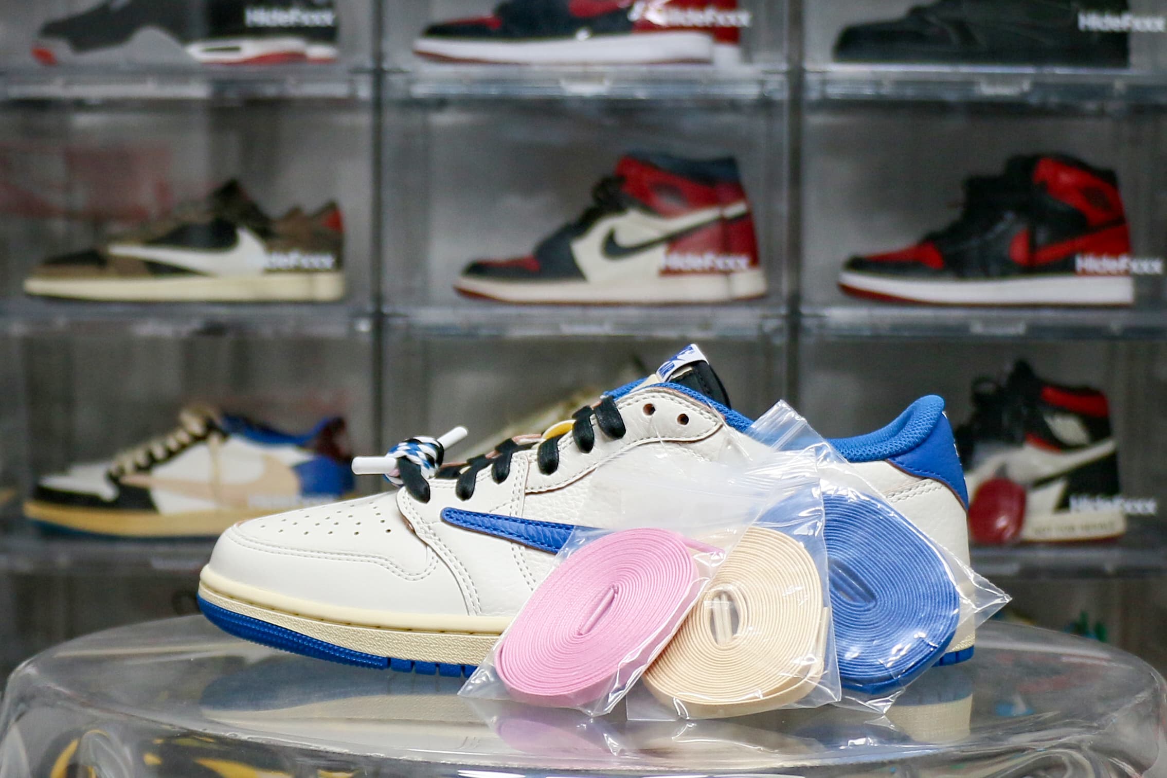 Travis Scott x Fragment x Air Jordan 1 Low OG (Ln5 A1)