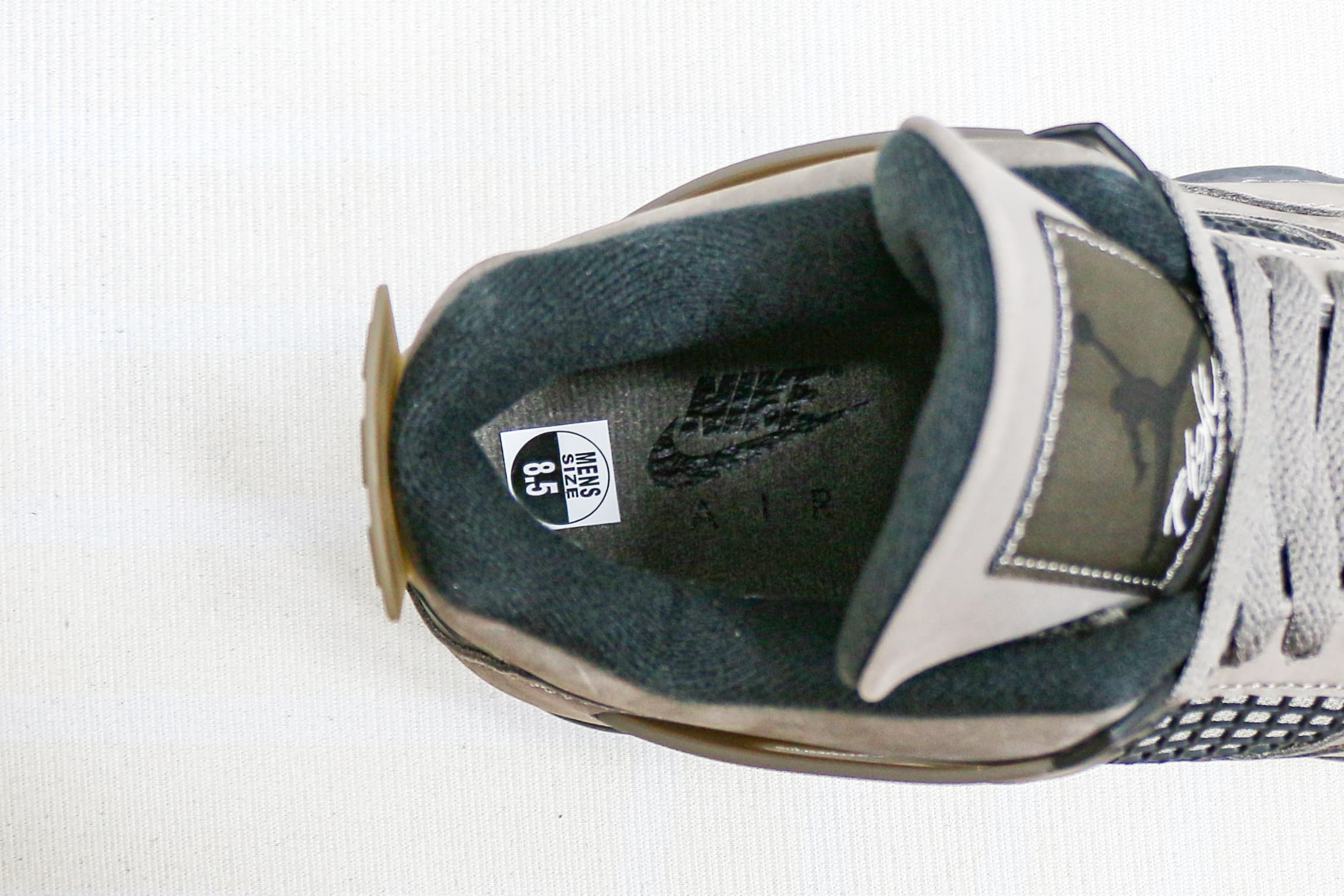 Jordan 4 Retro Cave Stone 2025 (LN5 A1 Batch)