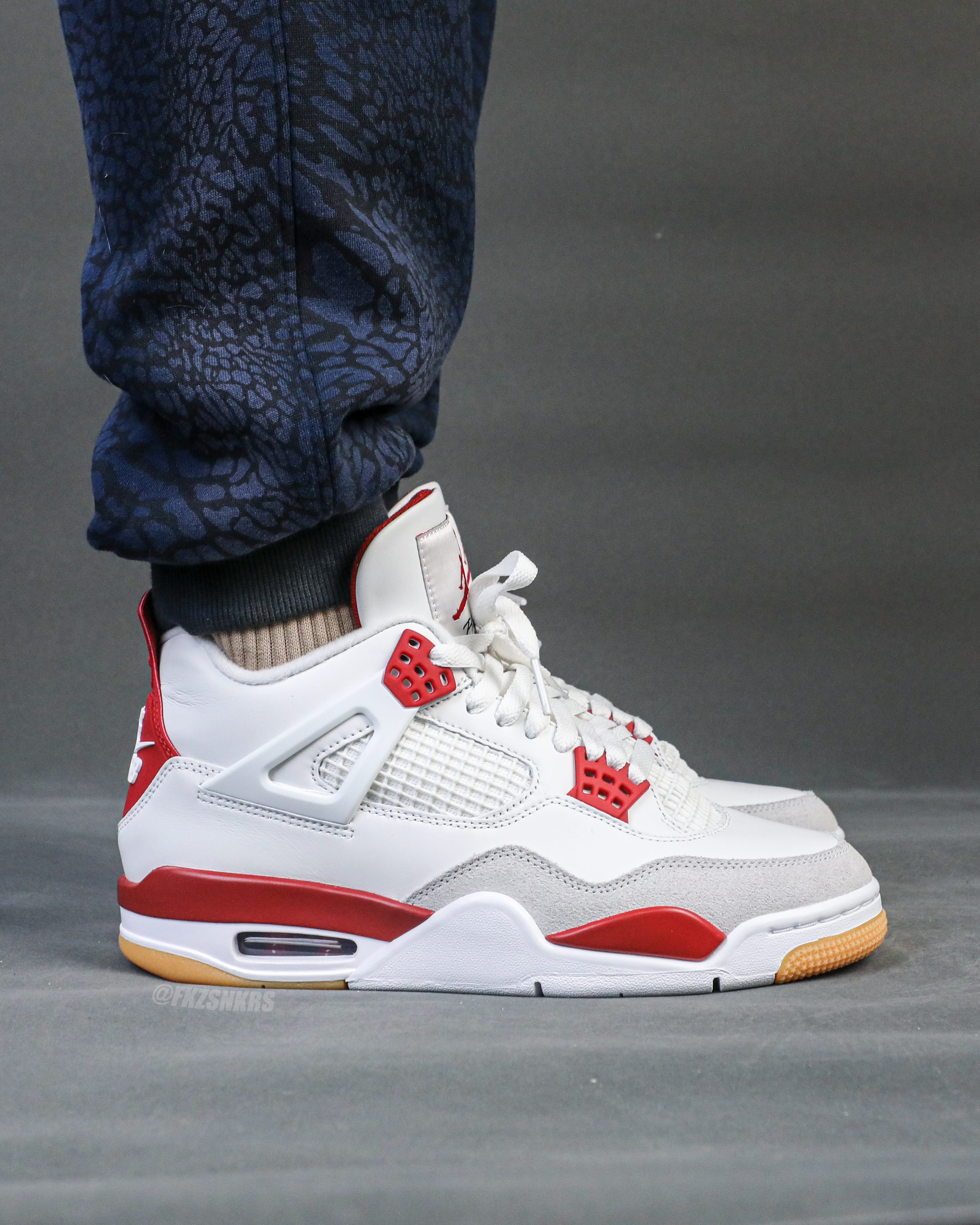 Nike SB x Air Jordan 4 Varsity Red is a Family & Friends (LN5 A1 Batch)