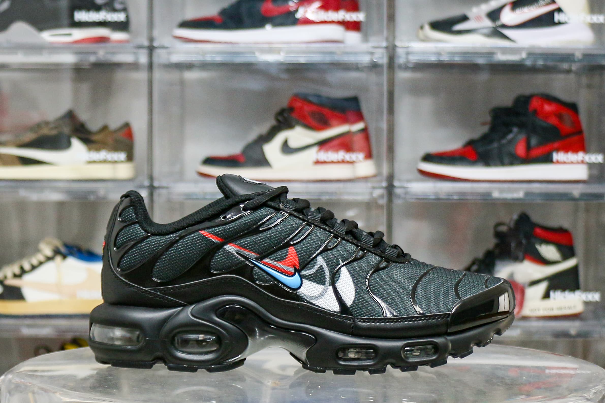 Nike Air Max Plus Multi Swoosh Black Crimson