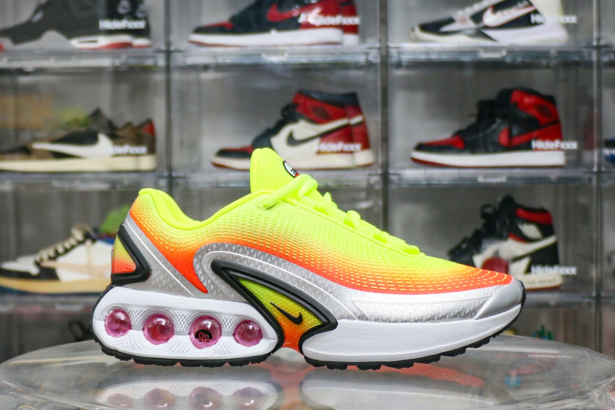 Air Max DN SE Cyber Bright Crimson