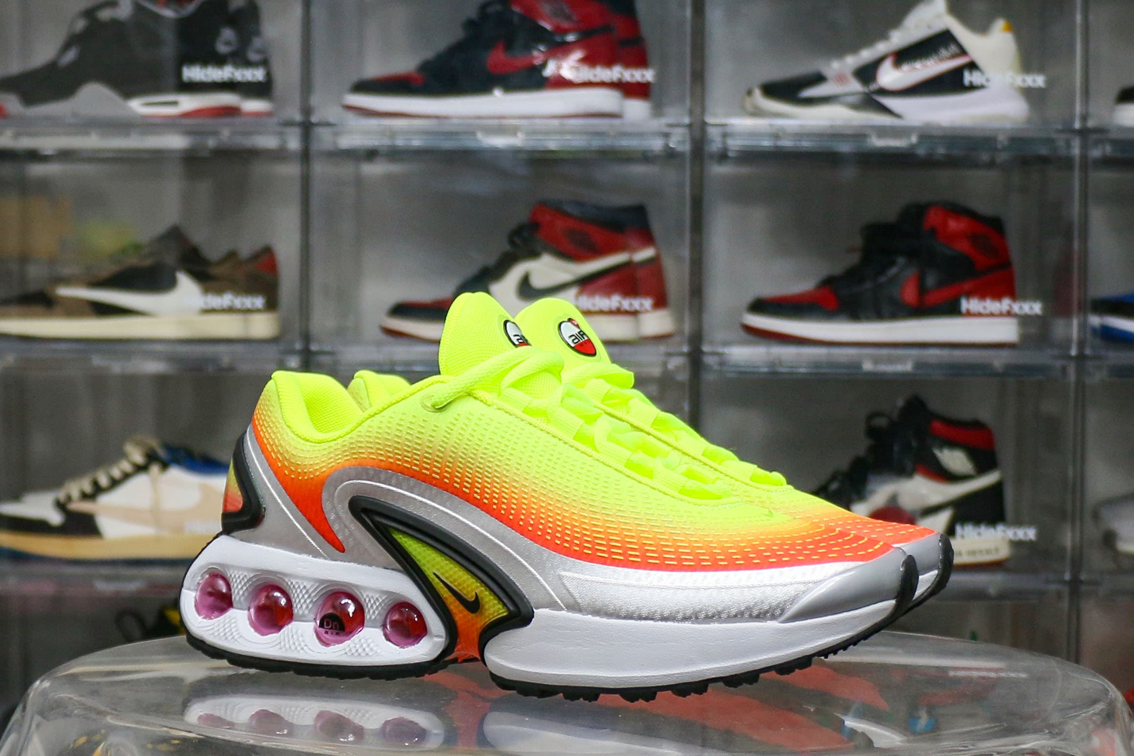 Air Max DN SE Cyber Bright Crimson